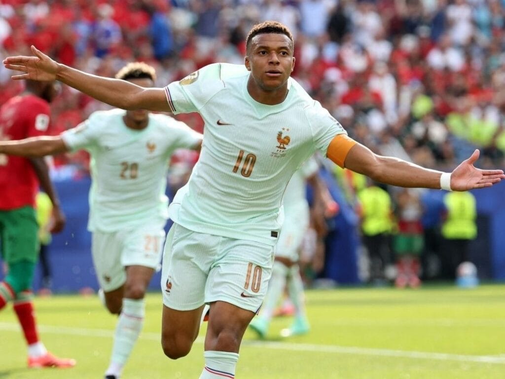 Mbappe comemora gol