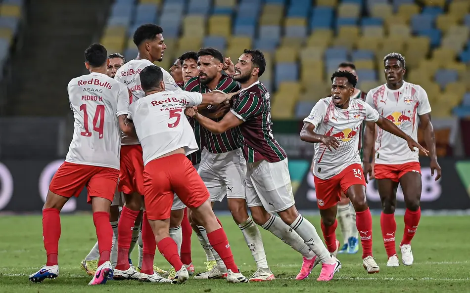 Fluminense x Bragantino: veja como o Massa Bruta venceu por 1 a 0, mesmo com um jogador a menos, no retorno do Brasileirão.