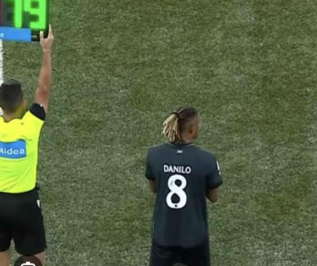 Danilo entra em campo pelo Botafogo e encerra de vez qualquer negociação com o Palmeiras. Entenda o impacto do movimento no Mercado da Bola.