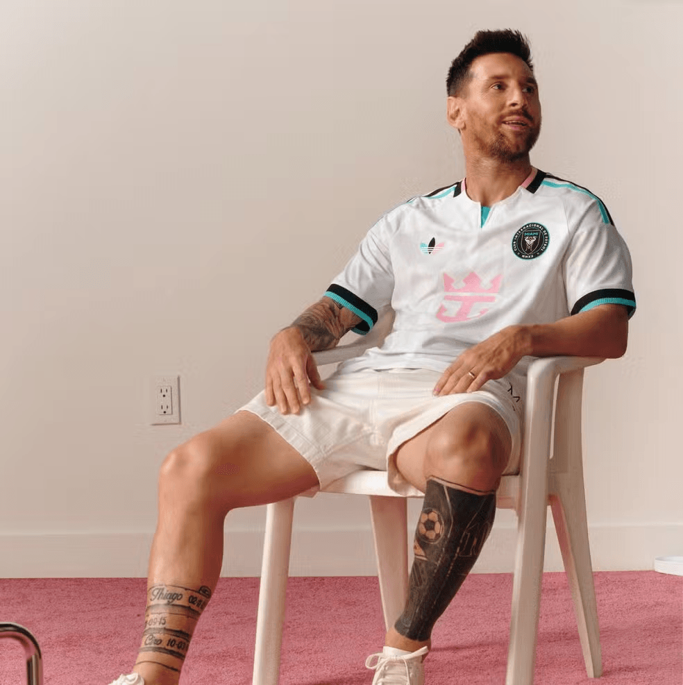 O Inter Miami revelou sua nova camisa "Cénit", estrelada por Lionel Messi. Inspirado no Nu Stadium, o uniforme celebra a nova fase do clube. Confira no F14 Sports!