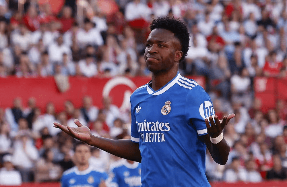 O Real Madrid deu um ultimato a Vini Jr. para renovar seu contrato. Caso não haja acordo, o clube considera a venda. Confira a análise no F14 Sports!