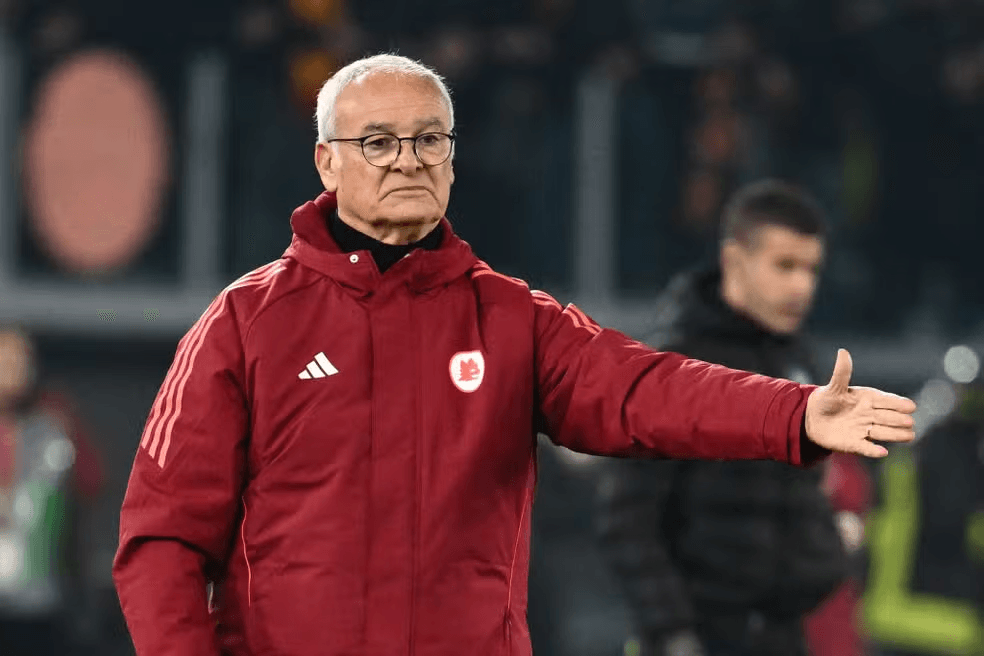 Claudio Ranieri assume a Diretoria de Seleções da Itália. Entenda a crise na FIGC, as mudanças no comando e o plano de reconstrução da Azzurra no F14 Sports!