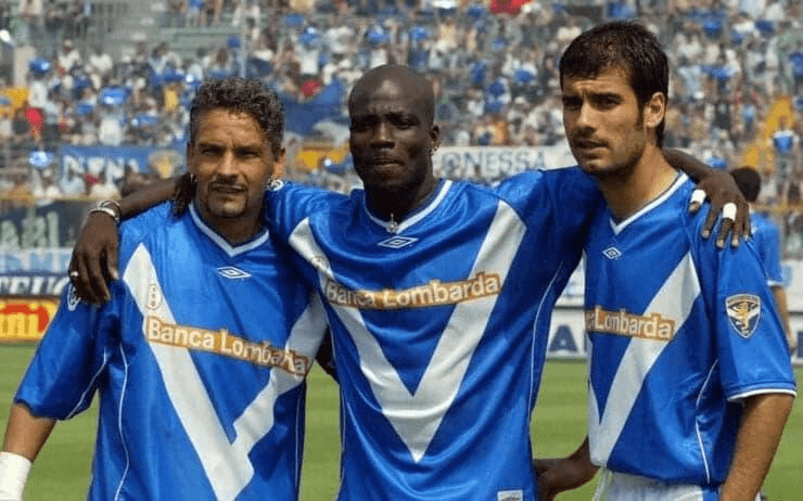 O Tribunal de Brescia decretou a liquidação judicial do Brescia Calcio. Entenda o colapso financeiro do clube que revelou Pirlo e abrigou Baggio no F14 Sports!