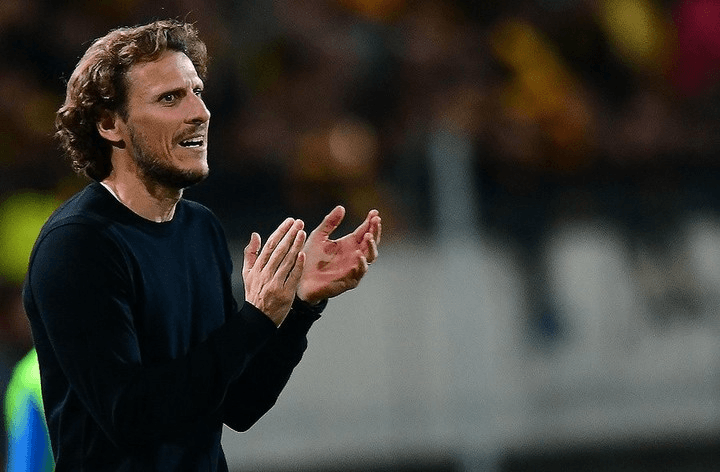 Diego Forlán assume o comando interino da seleção do Uruguai após a saída de Marcelo Bielsa. Analisamos o impacto desta escolha para o futuro da Celeste.