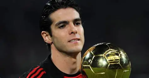 Último brasileiro eleito melhor do mundo, Kaká defende reformulação profunda no futebol nacional após o fracasso na Copa de 2026. Veja a análise, dados e propostas.
