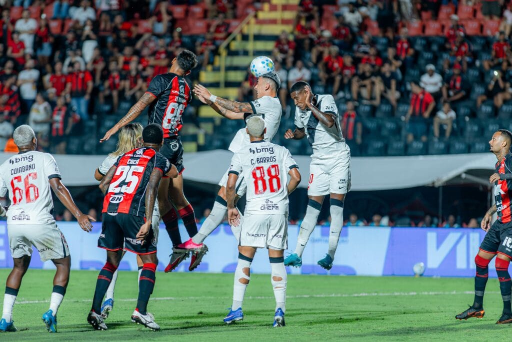 Vitória x Vasco: veja como foi a vitória por 1 a 0 na volta do Brasileirão, com gol de Renato Kayzer, ex-Cruzeiro.