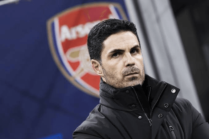 Mikel Arteta entra em ação para convencer Vini Jr a trocar o Real Madrid pelo Arsenal. Entenda os valores, o Fair Play Financeiro e o cenário no F14 Sports!
