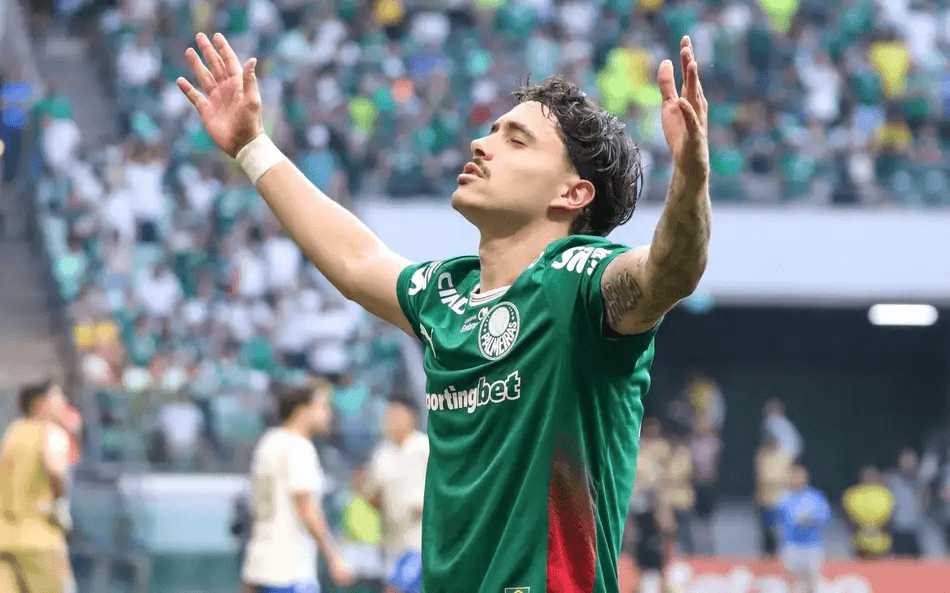 Maurício foi denunciado pelo STJD após um lance que, segundo levantamento, ocorreu dezenas de vezes no Brasileirão. Entenda o caso, o regulamento e os próximos passos.